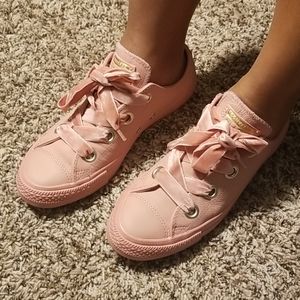 Converse Chuck Taylor leather shoes. Size 8